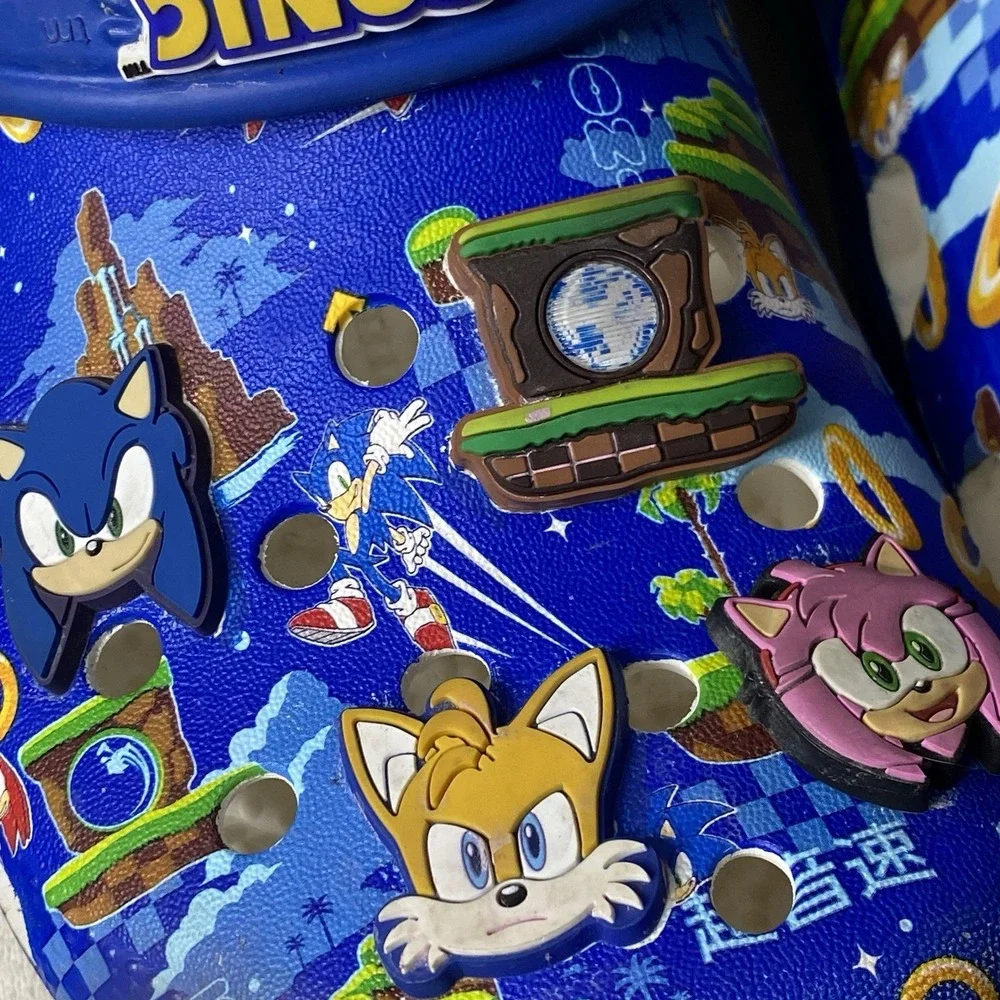 Crocs Sonic Hedgehog Classic Clog Kids 5 J Blue Kidcore Gamercore Video Game Fun - Picture 8 of 11